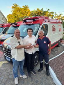Prefeito de Santana do Ipanema recebe ambulância do SAMU do Governo de Alagoas Prefeito de Santana do Ipanema recebe ambulância do SAMU do Governo de Alagoas