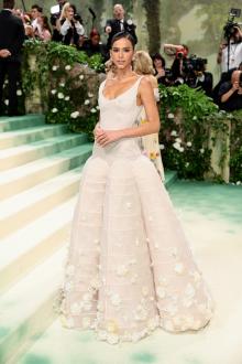 Bruna Marquezine exibe vestido para o Met Gala Bruna Marquezine exibe vestido para o Met Gala